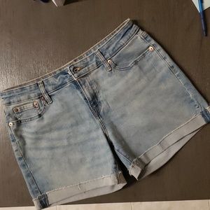 Levi's Denizen mid-rise jean shorts Size 8 /W 29